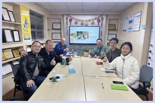 赚钱年轻做现在人的句子_赚年轻人的钱做什么生意_年轻人现在做什么赚钱