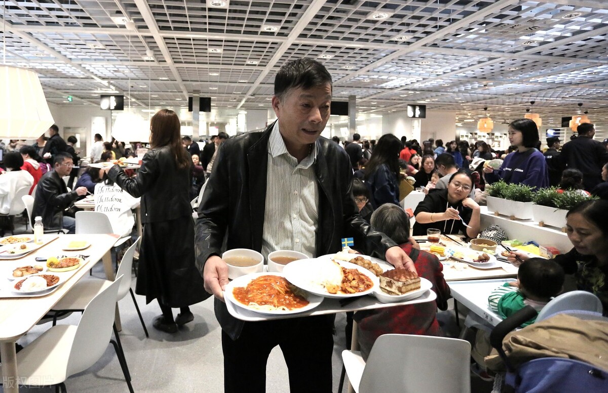 什么样的快餐最赚钱 90后小伙开快餐店，饮料不要钱，反倒年赚130万，赚钱方法告诉你-侠客笔记