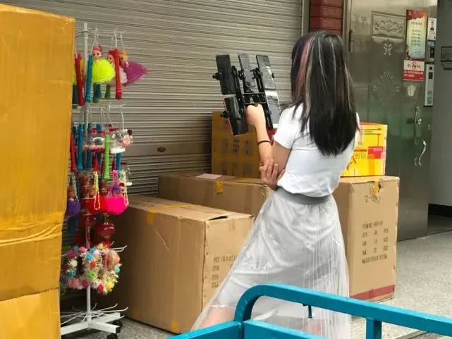 化妆赚钱卖品赚钱吗_卖什么化妆品赚钱_化妆赚钱吗