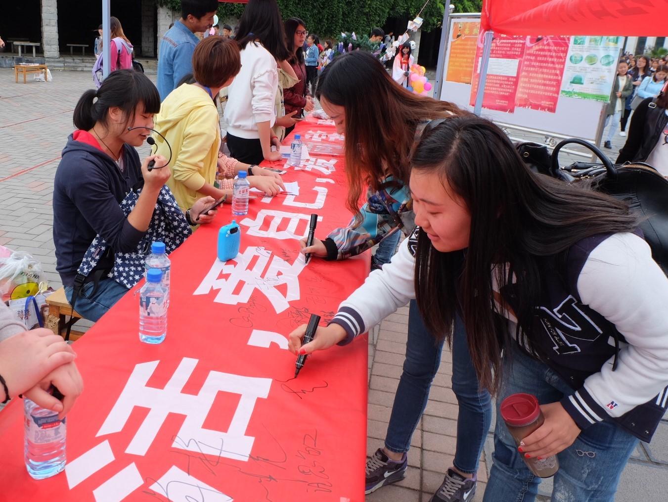 高中生兼职挣1400元_高中生可以做什么兼职赚钱_高中学兼职