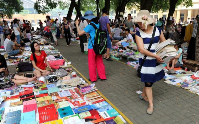 大学生学校挣钱_大学生在学校怎么赚钱_赚大学生的钱的生意