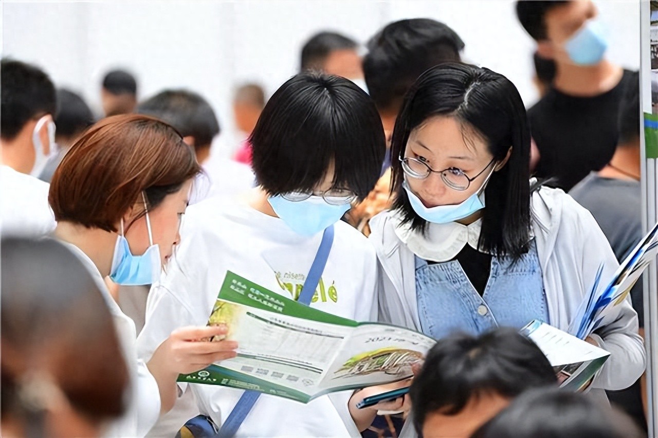 文科男学什么专业赚钱 2025文科好就业的专业盘点 哪些专业薪资高-侠客笔记